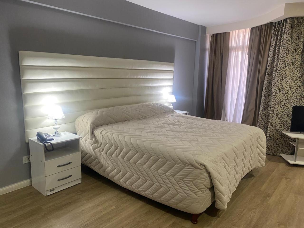 하워드 존슨 호텔 로사리오 로자리오 외부 사진
